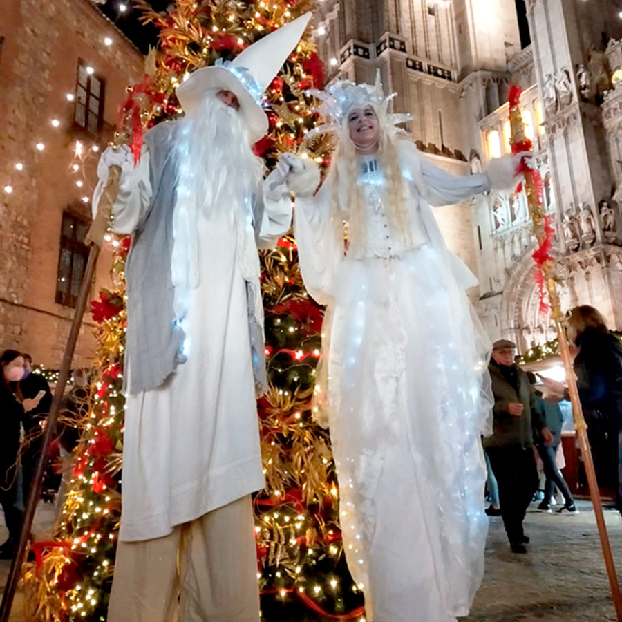 Los magos blancos - teatro itinerante - teatro infinito - pasacalle - teatro de calle