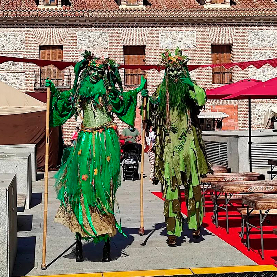 natura y greenman teatro infinito pasacalle teatro itinerante