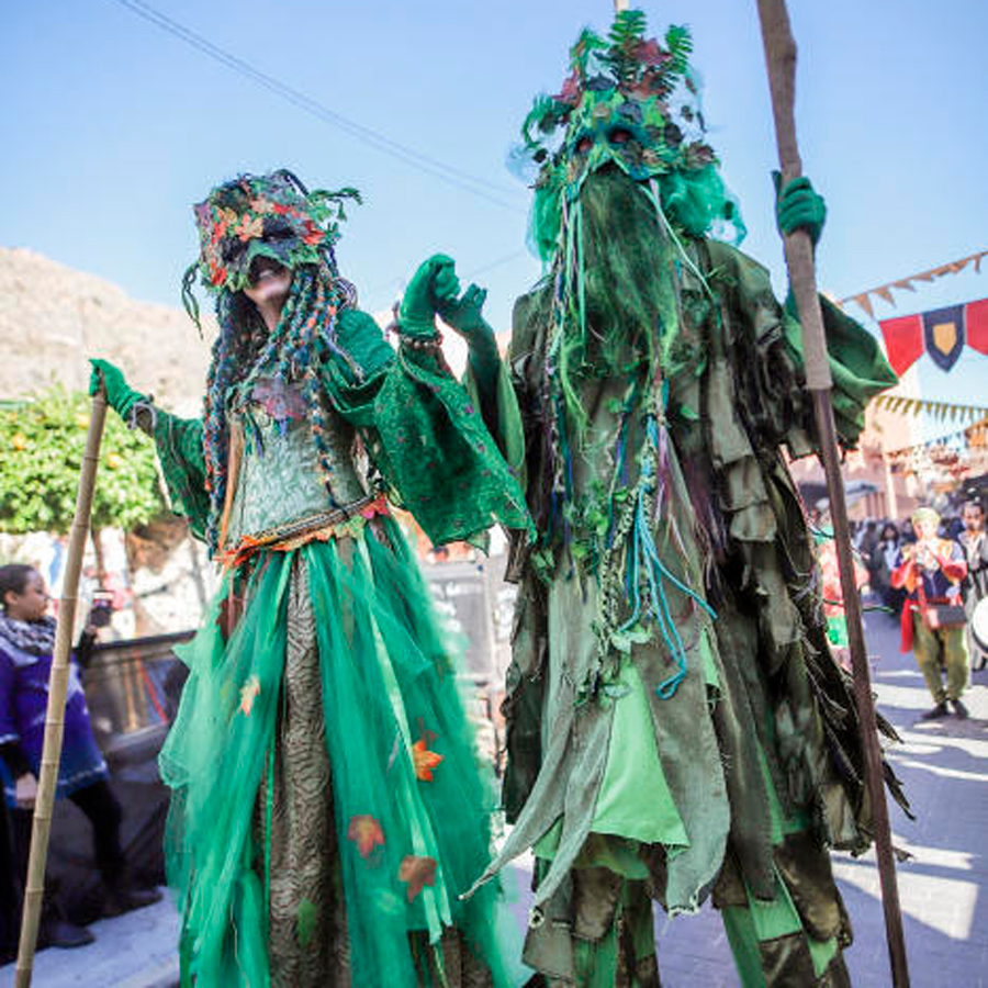 natura y greenman teatro infinito pasacalle teatro itinerante