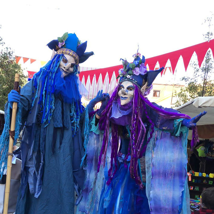 elfos azules de teatro infinito teatro de calle teatro itinerante zancos y marionetas