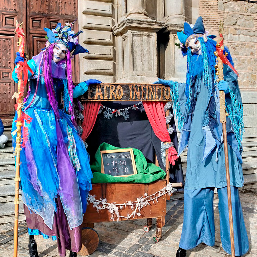 elfos azules de teatro infinito teatro de calle teatro itinerante zancos y marionetas