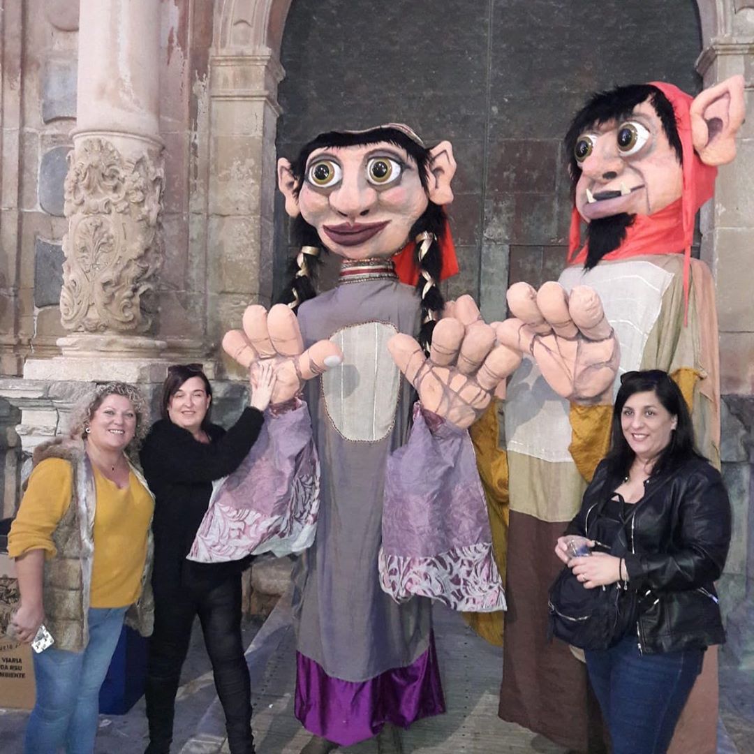 trolerías - pasacalle marionetas gigantes teatro infinito teatro de calle